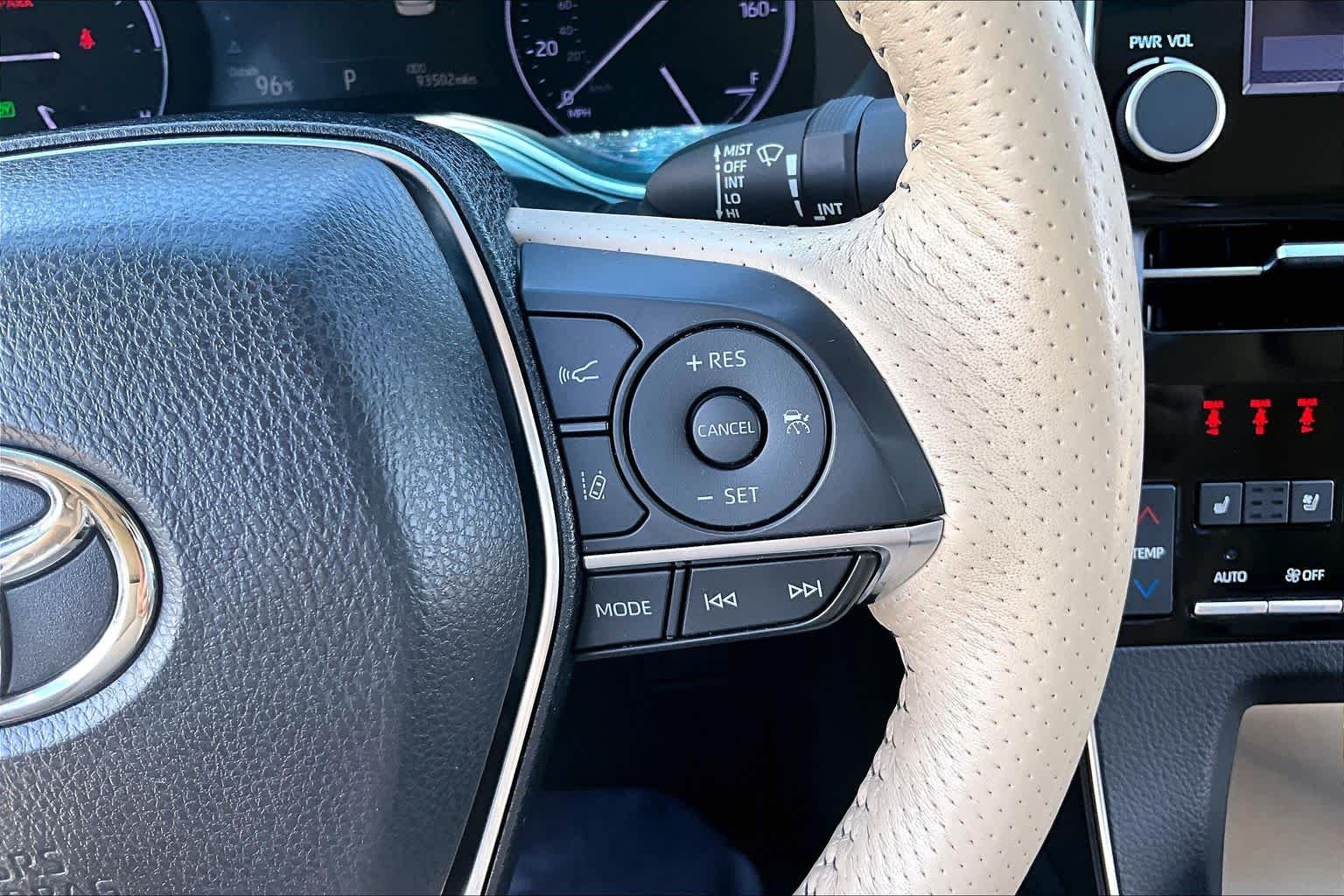 Used 2019 Wind Chill Pearl Toyota Hybrid Limited image 23