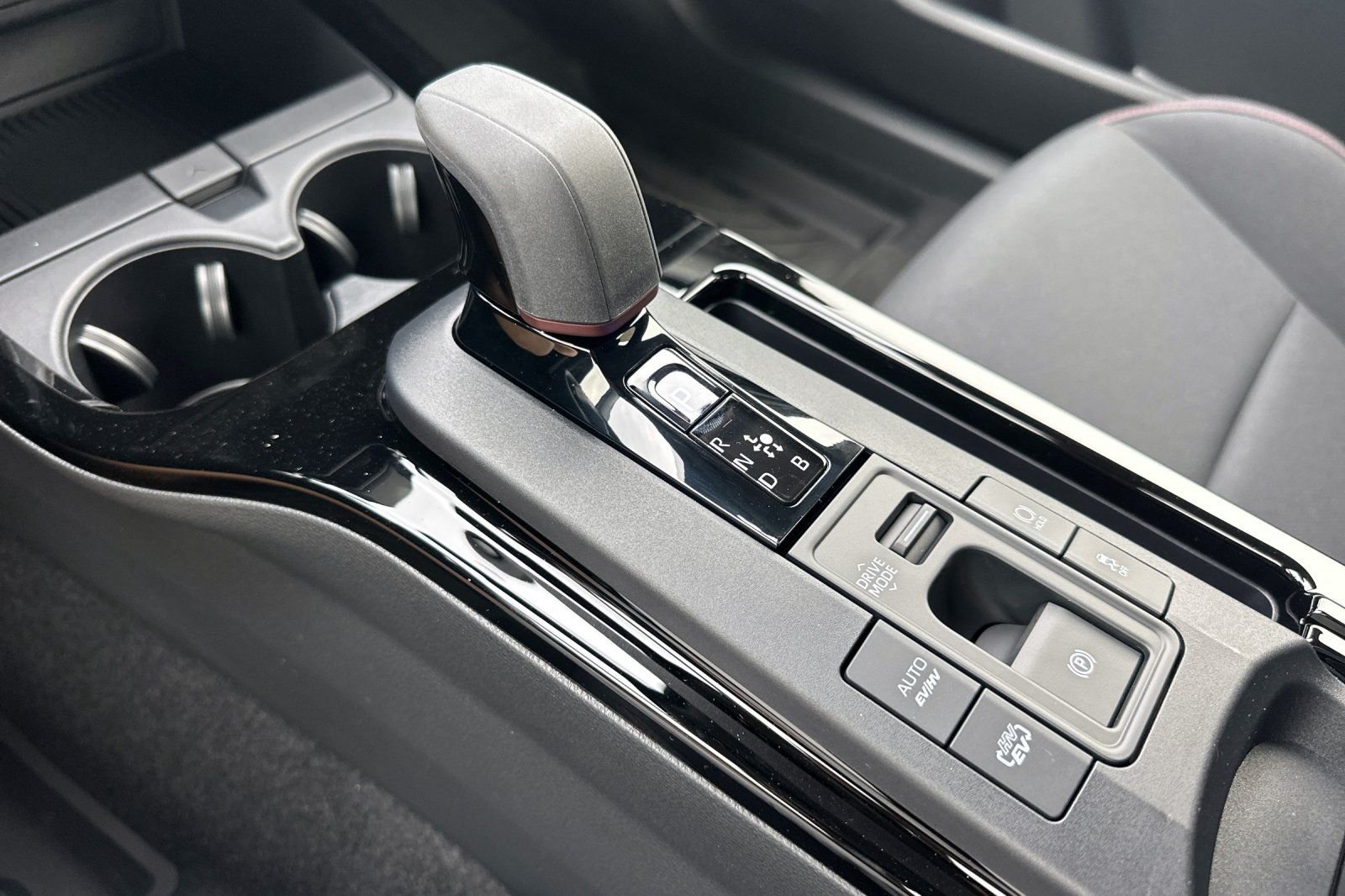 2026 Toyota Prius Plug-in Hybrid SE - Photo 21