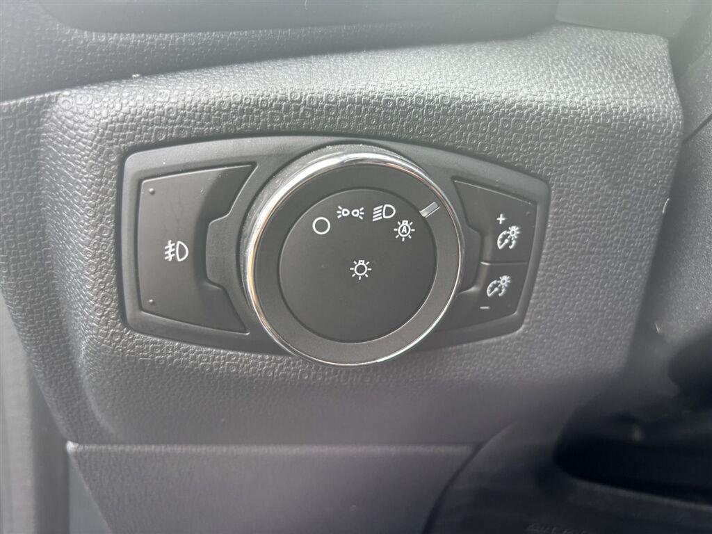 Used 2020 Shadow Black Ford SE image 12