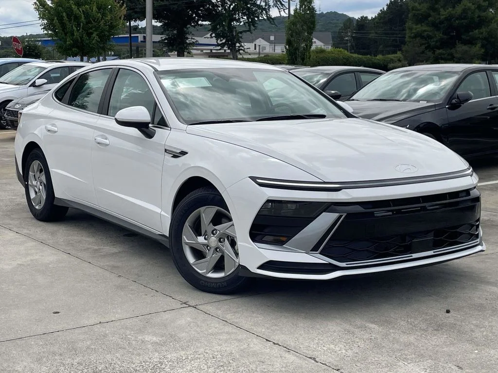New 2026 White Hyundai SE image 1