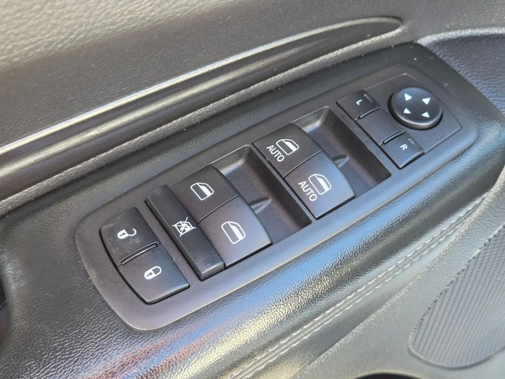 Used 2023 White Dodge SXT image 23