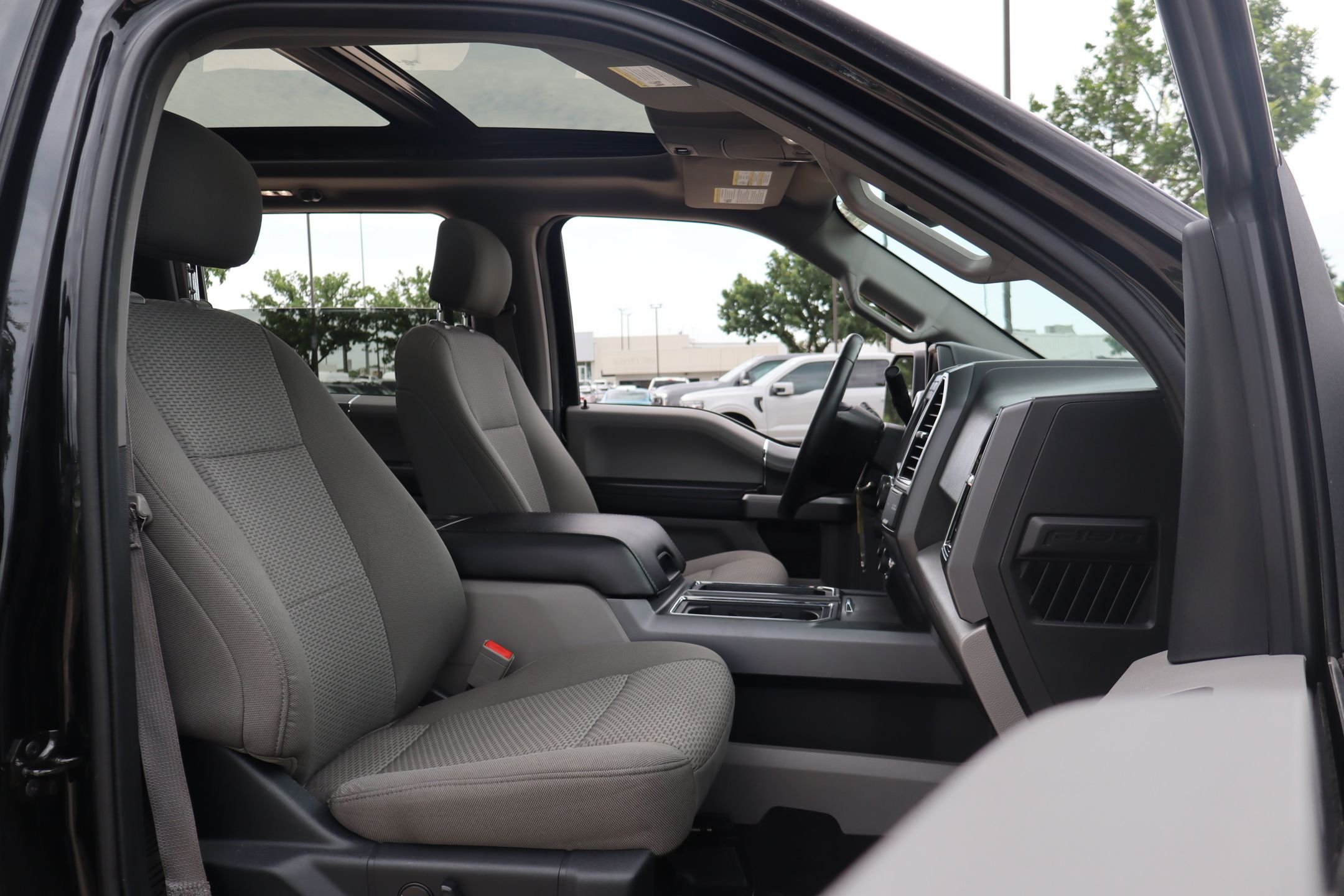 Used 2020 Black Metallic Ford XLT image 30