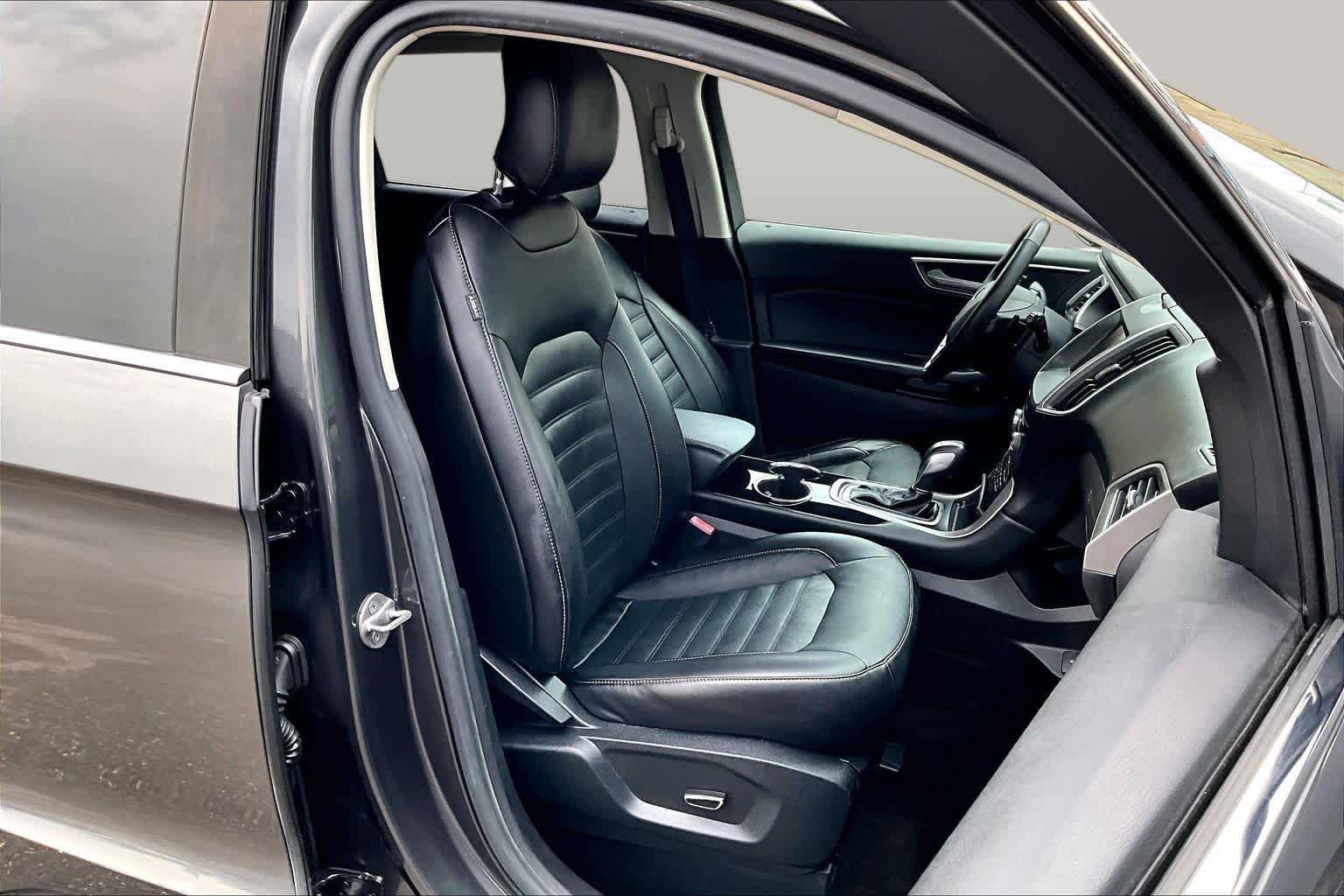 Used 2015 Magnetic Metallic Ford SEL image 11