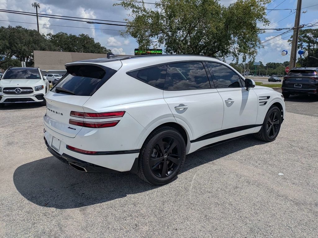 Used 2022 White Genesis 3.5T image 3