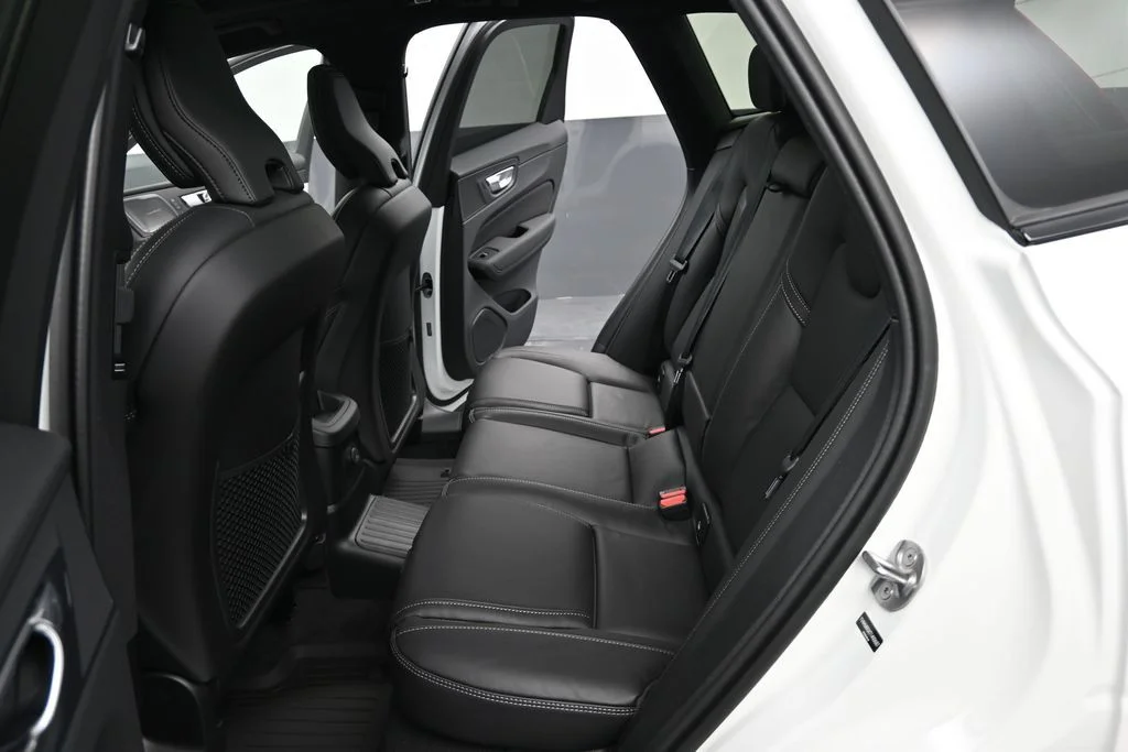 New 2026 Crystal White Volvo T8 Ultra Black Edition image 13