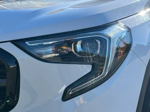 Used 2020 White GMC SLE image 14