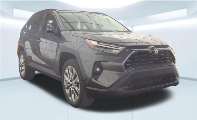 Used 2023 Gray Toyota XLE Premium image 5
