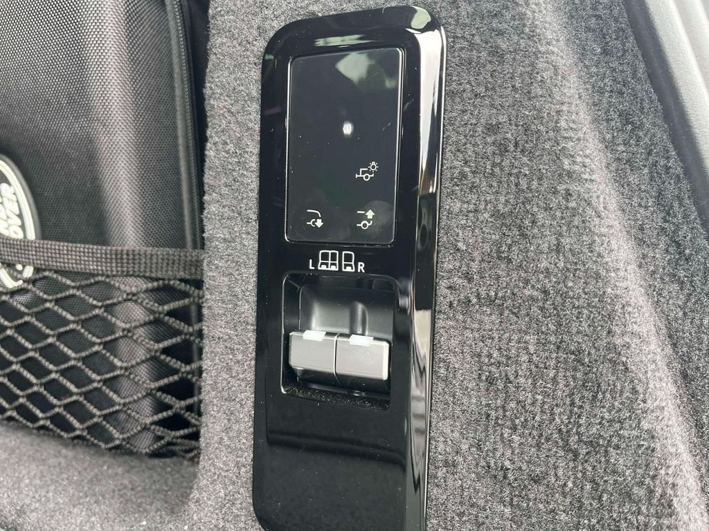 Used 2025 Borasco Gray Metallic Land Rover SE image 13