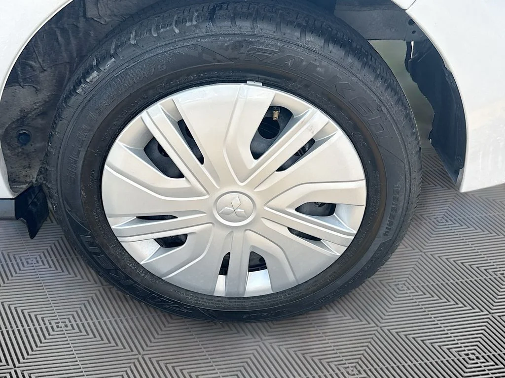 Used 2024  Mitsubishi ES image 31