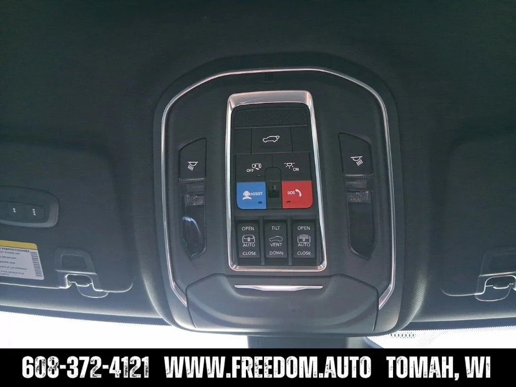 Used 2025 Silver Zynith Jeep Limited image 42
