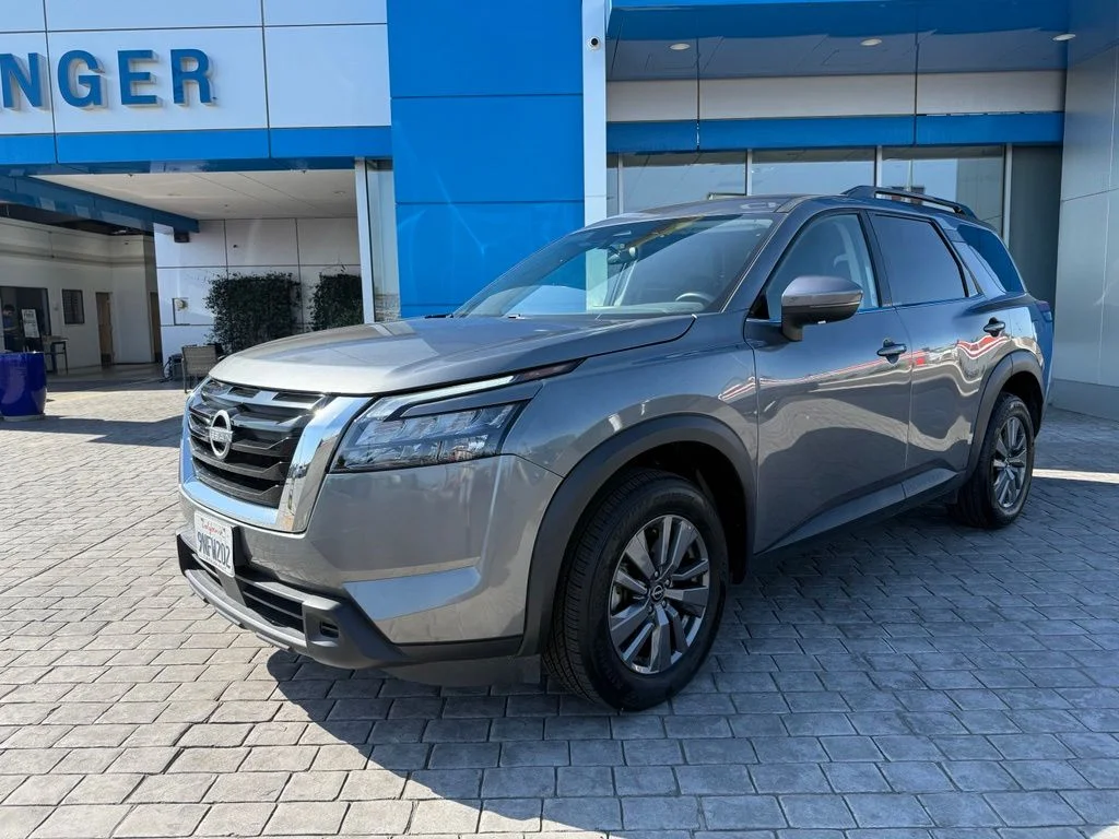 Used 2024 Gray Nissan SV image 4