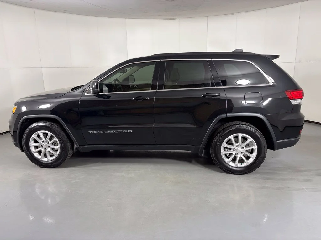 Used 2022 Black Jeep Laredo E image 5