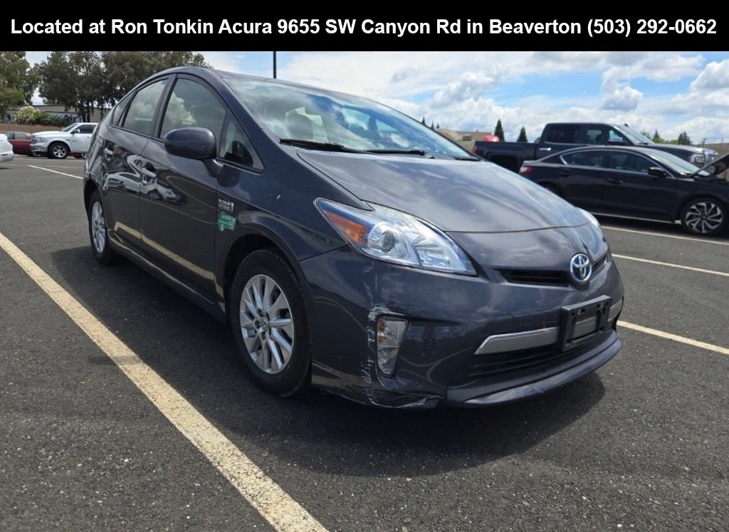 Used 2015 Winter Gray Metallic Toyota Base image 1