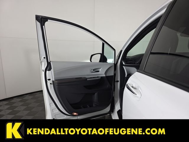 Used 2022 White Toyota XLE image 21