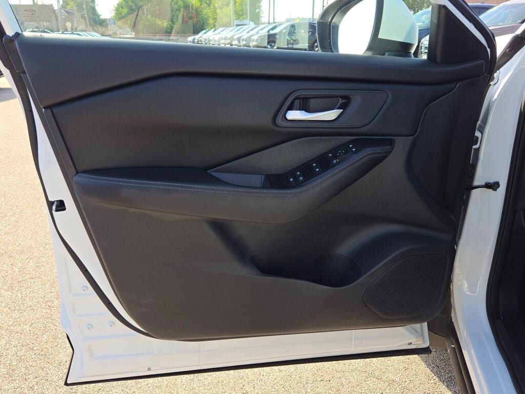 2025 Nissan Rogue SV - Photo 19