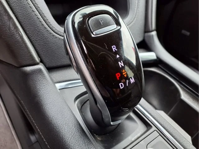 Used 2020 Black Cadillac Sport image 17