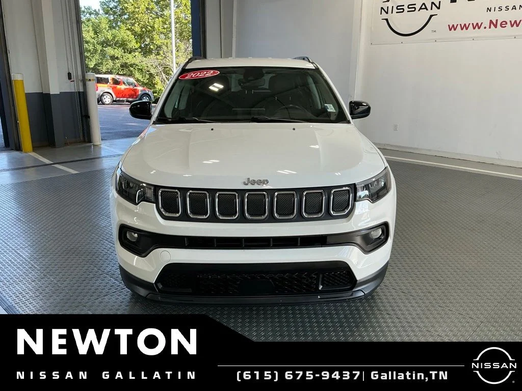 Used 2022 Bright White Clearcoat Jeep Latitude Lux image 21