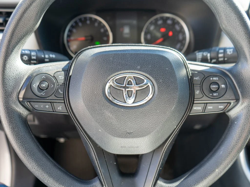 Used 2019 Silver Toyota XLE image 17