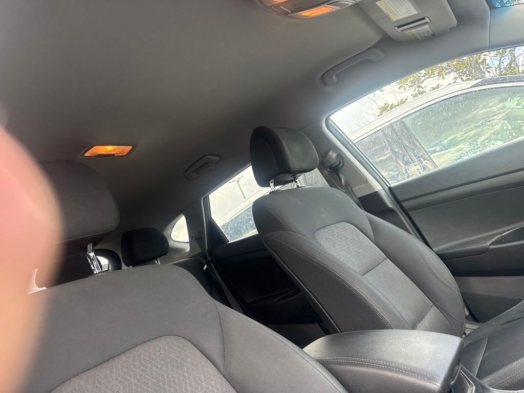 Used 2017 Black Hyundai SE image 5