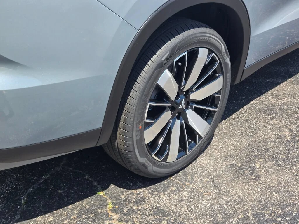 New 2026 Gray Mitsubishi SE S-AWC image 10