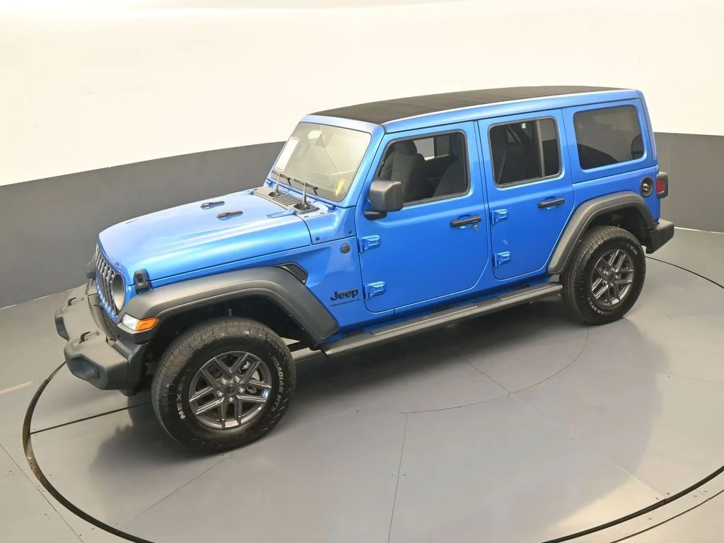 Used 2025 Hydro Blue Pearl Coat Jeep Sport S image 41