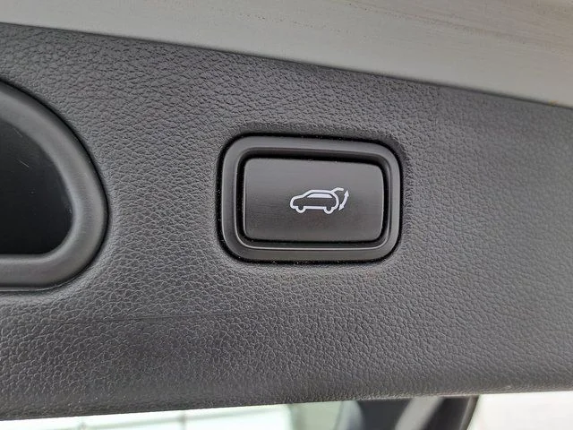 Used 2018 Silver Hyundai Limited image 32
