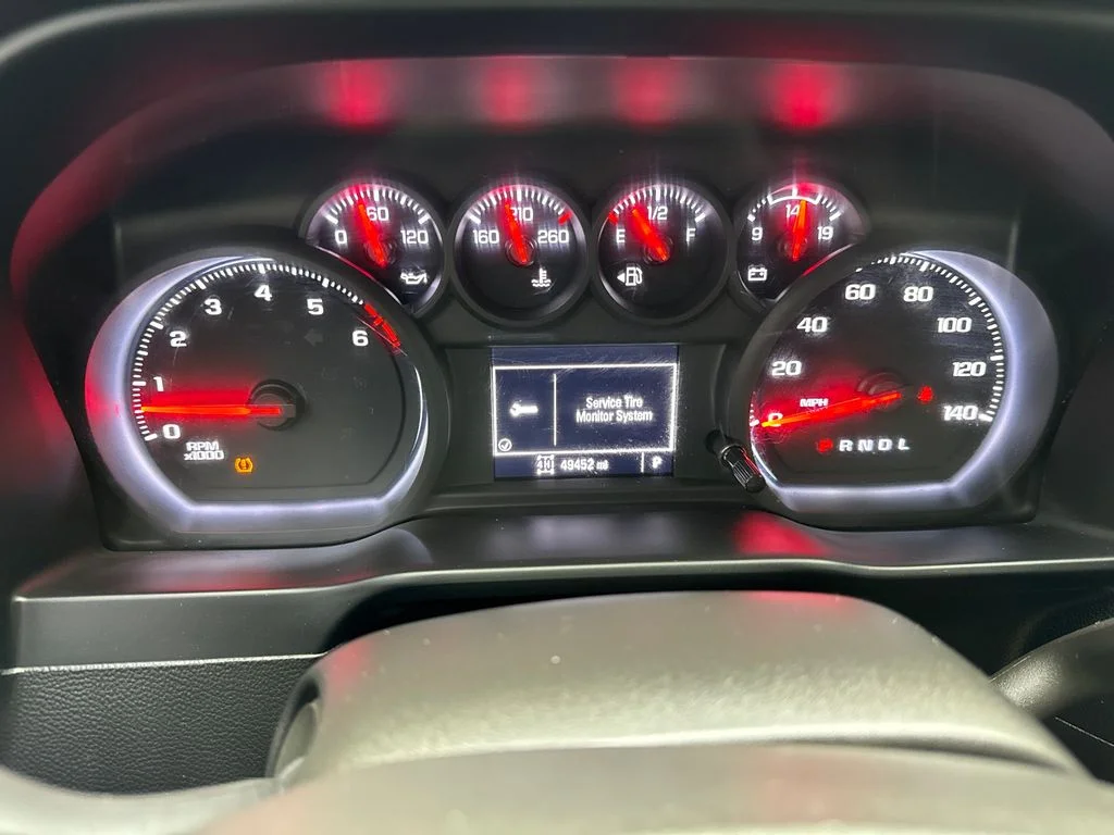 Used 2022 Silver Chevrolet Custom image 57