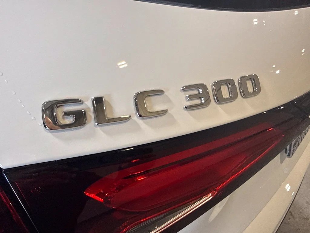 New 2027 Polar White Mercedes-Benz GLC 300 image 9