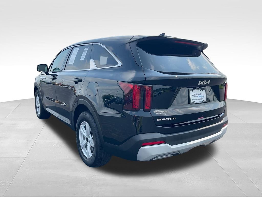 Used 2026 Black Kia LX image 3