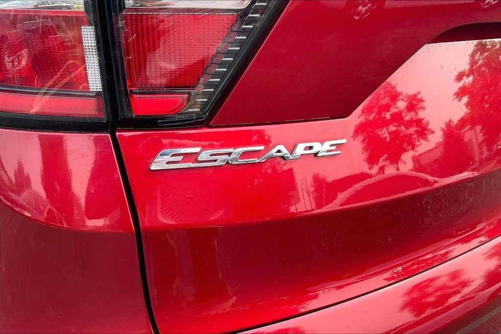 Used 2017 Red Ford SE image 35