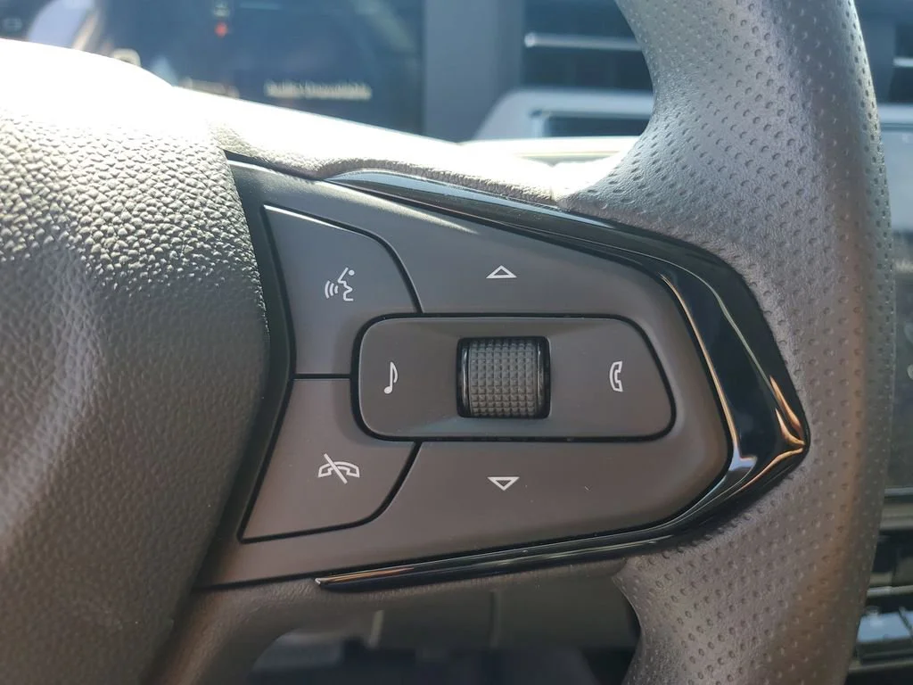 New 2027 Summit White Chevrolet LT image 28