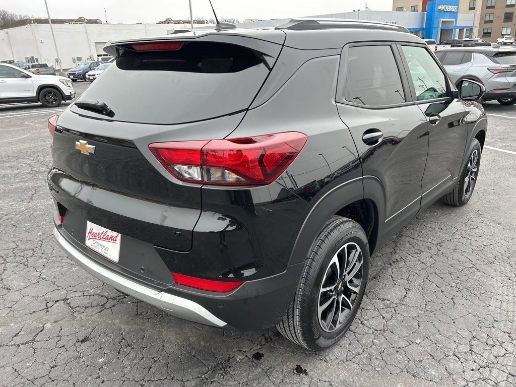 New 2026 Mosaic Black Metallic Chevrolet LT image 5