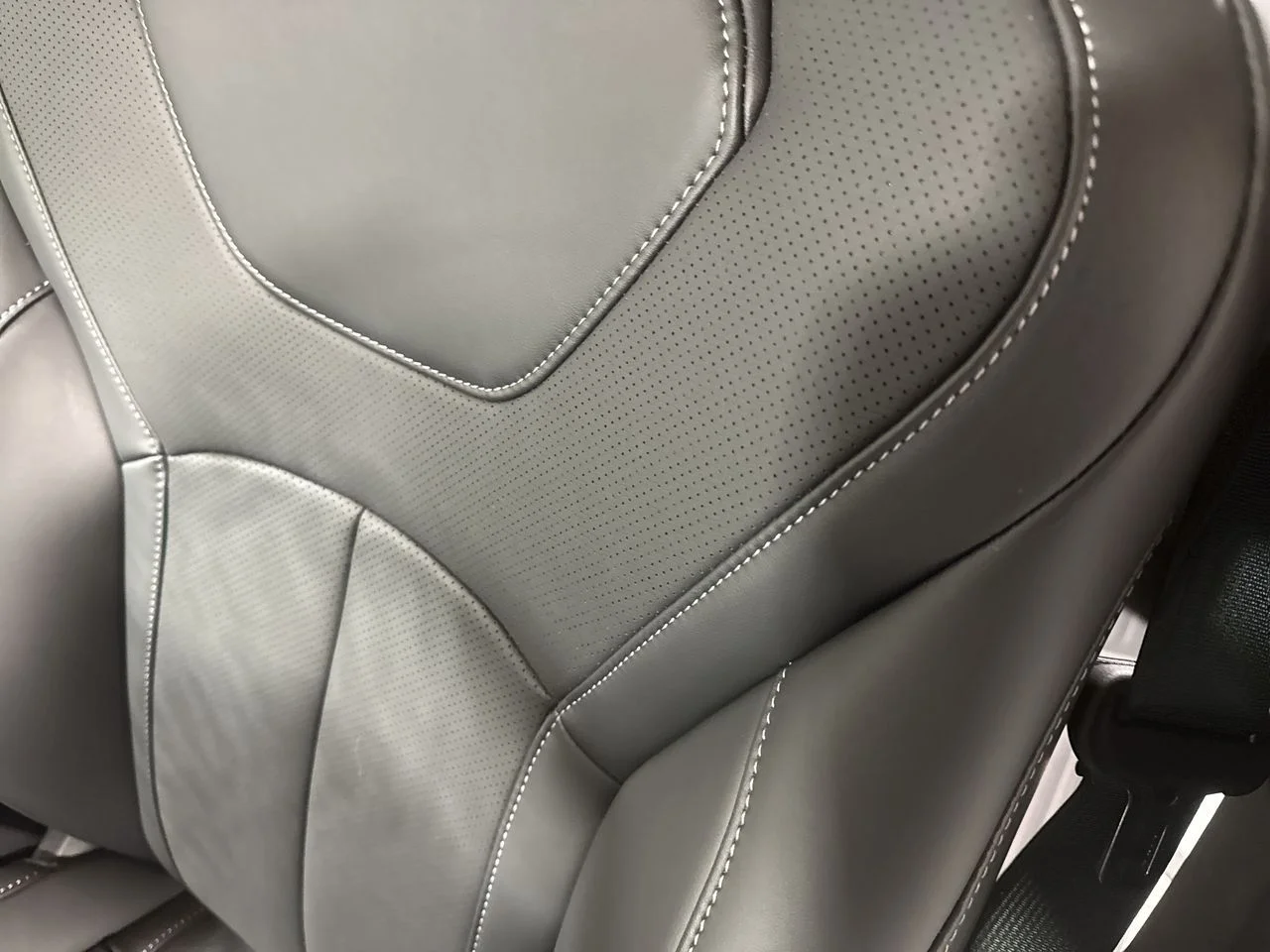 Certified Used 2026 White INFINITI LUXE image 18
