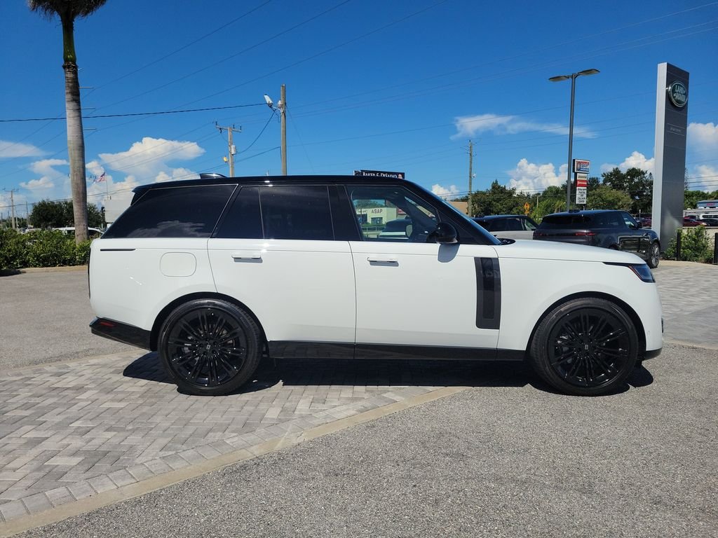 New 2027 Fuji White Land Rover SE image 6