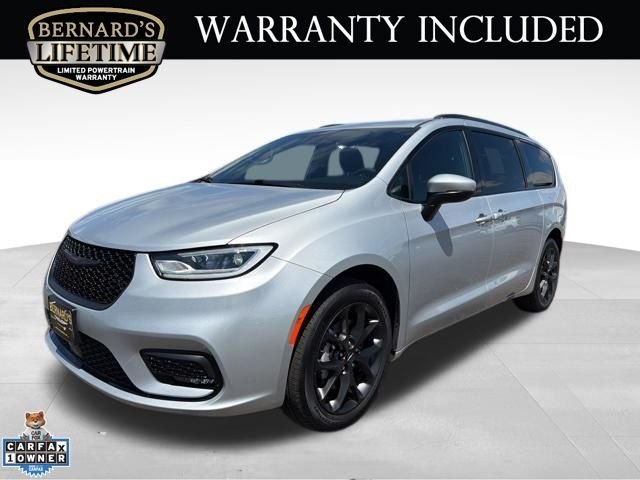2023 Chrysler Pacifica Touring L AWD's photo