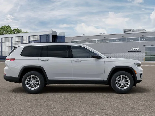 New 2026 Bright White Clear-Coat Exterior Paint Jeep Laredo image 22
