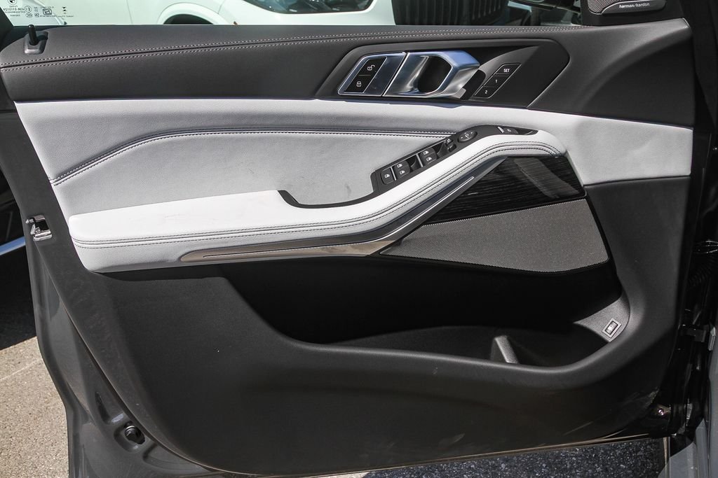 New 2026 Dravit Grey Metallic BMW xDrive50e image 16