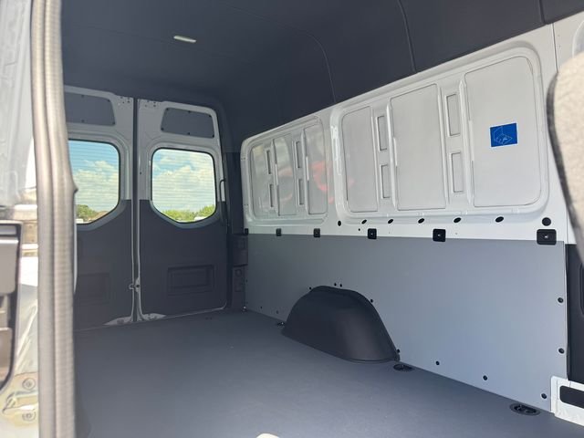 New 2026 Arctic White Mercedes-Benz Crew 170 WB image 21