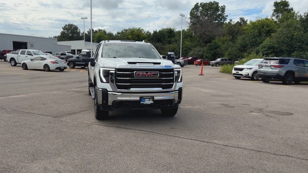 Used 2025 White GMC SLT image 3