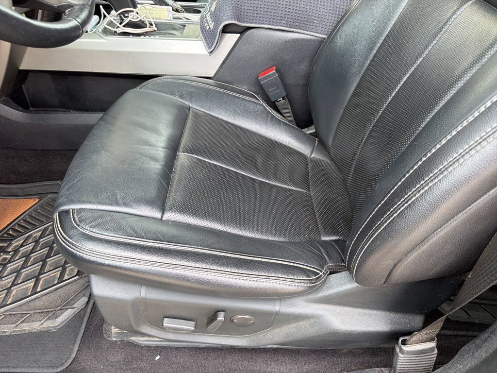 Used 2020 Black Ford LARIAT image 8
