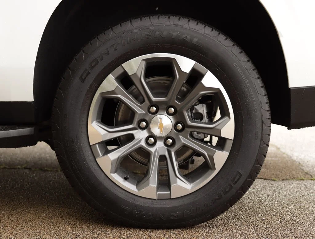 2026 Chevrolet Suburban LT - Photo 42
