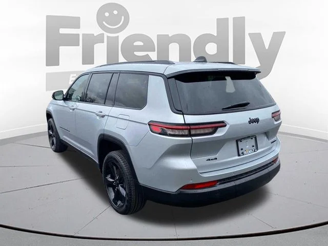 Used 2023 Silver Jeep Limited image 7