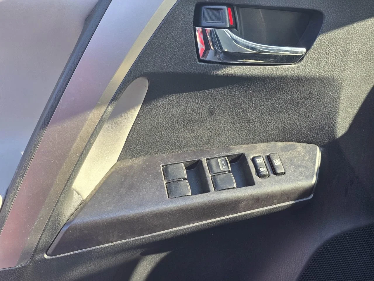 Used 2016 Gray Toyota XLE image 8