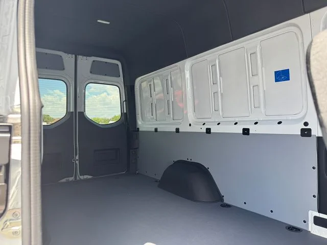 New 2026  Mercedes-Benz Crew 170 WB image 21