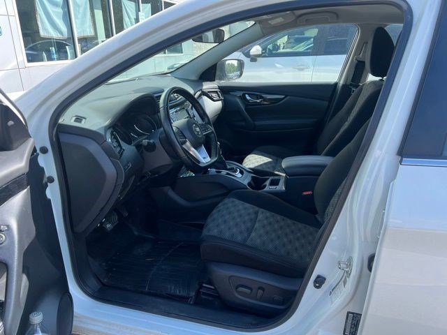Used 2022 Pearl White Tricoat Nissan SV image 24