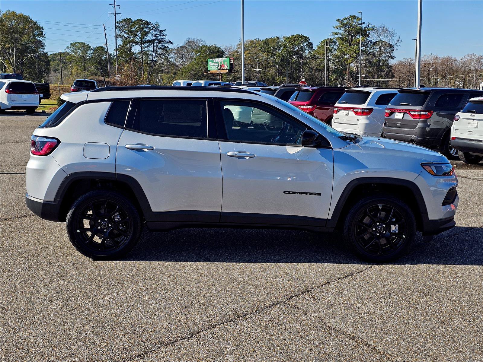 New 2026 Silver Zynith Metallic Clearcoat Jeep Latitude Altitude image 7