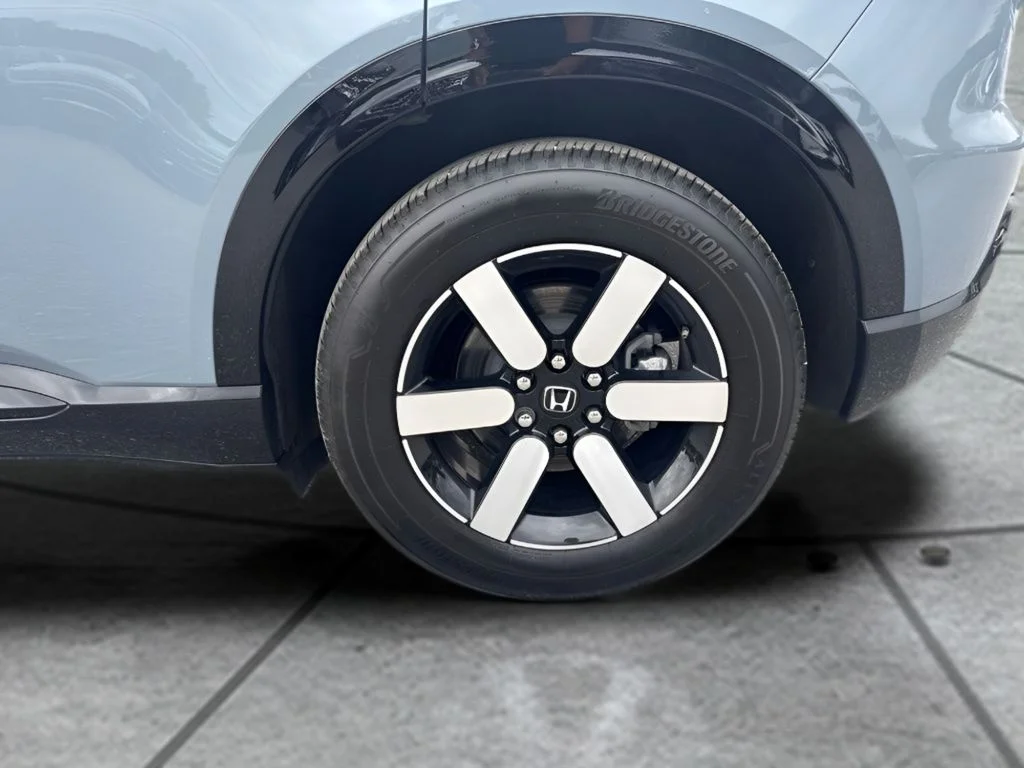 Used 2025 Gray Honda Touring image 28