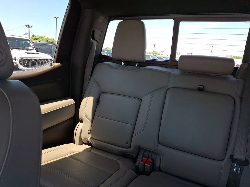 Used 2020 Carbon Black Metallic GMC SLT image 19