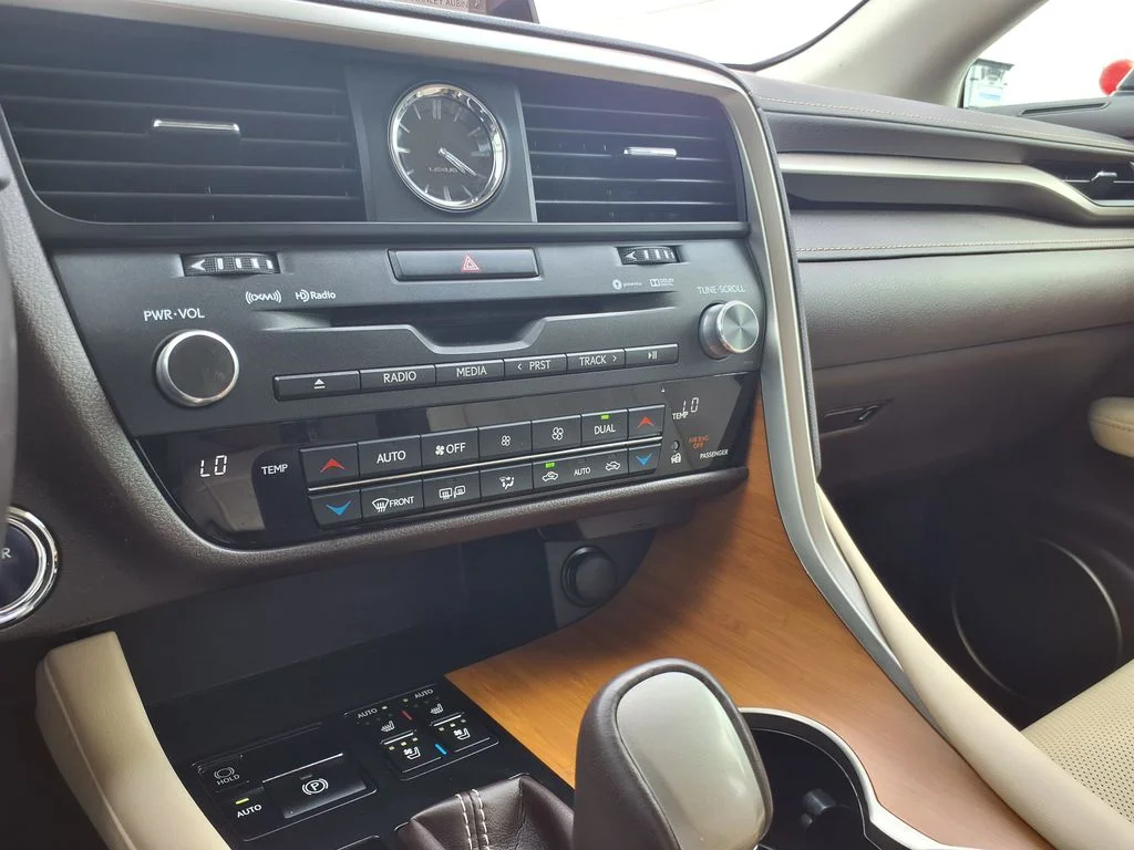 Used 2019 Gray Lexus 450h image 33