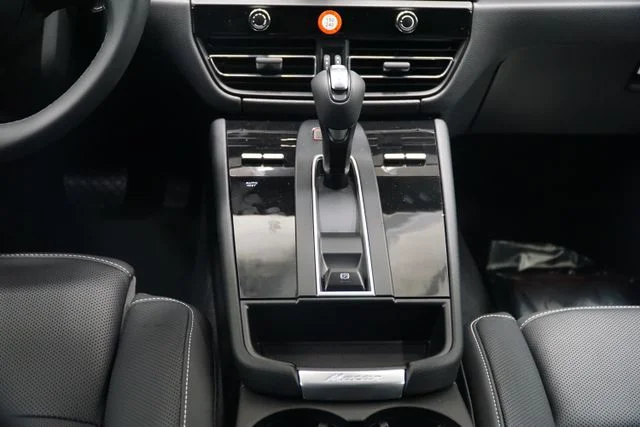 2026 Porsche Macan S - Photo 20
